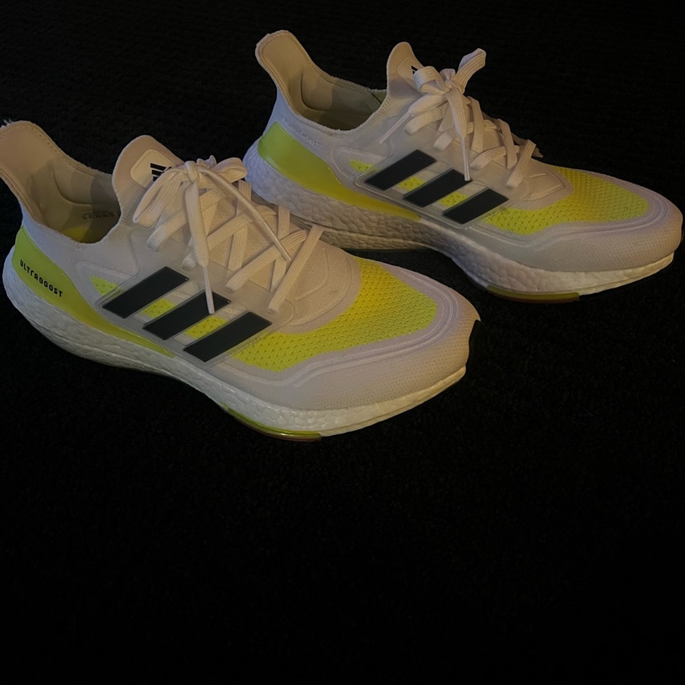 Women’s Ultraboost 21 white yellow size 11